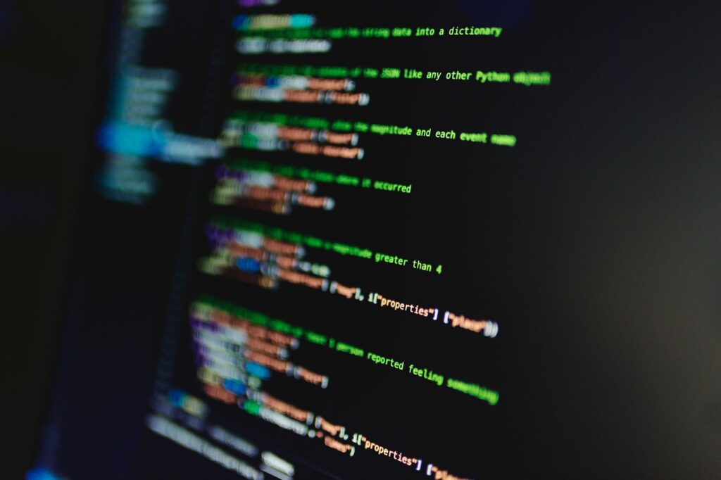 Python in Modern Computing: Origins, Ecosystem, and Practical Applications