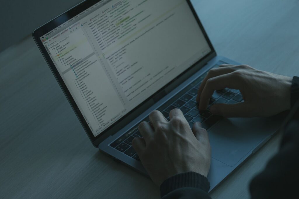 Python in Modern Computing: Architecture, Philosophy, and Industry Impact